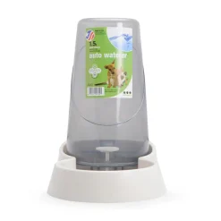 Automatic water dispenser with tank